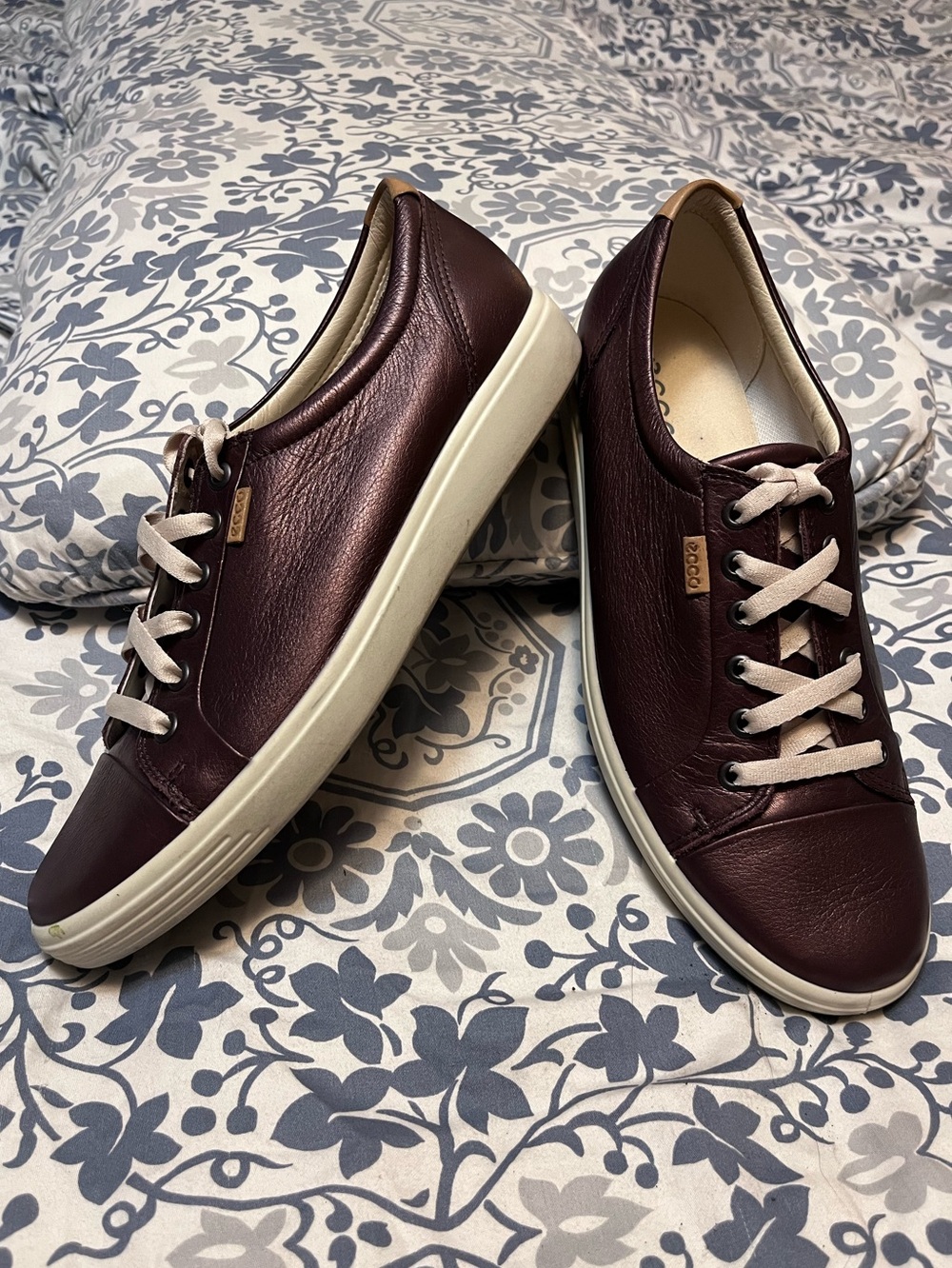 Ecco Leather Low-Top Sneakers
